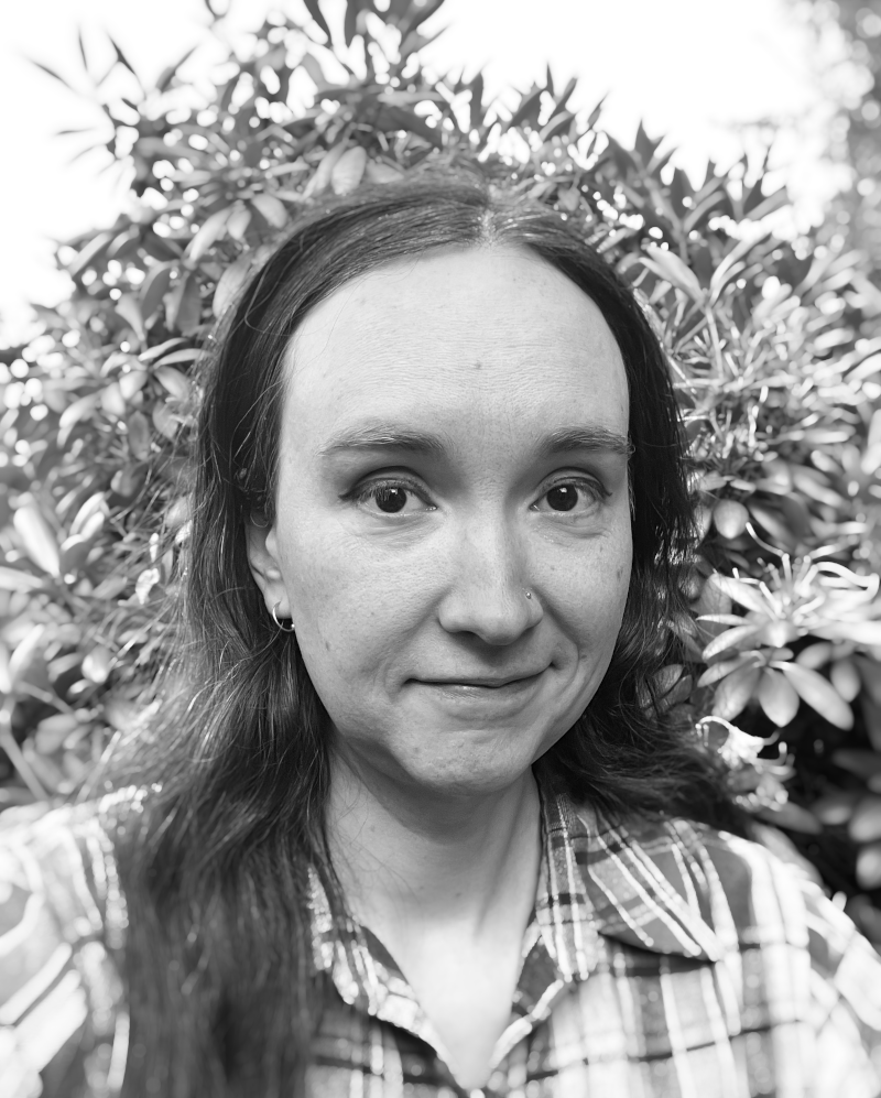 Elly-Bangs-bw.png
